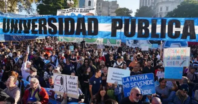 CONADU aceptó la oferta salarial del Gobierno, pero COAD rechazó el acuerdo y cuestionó el levantamiento del paro
