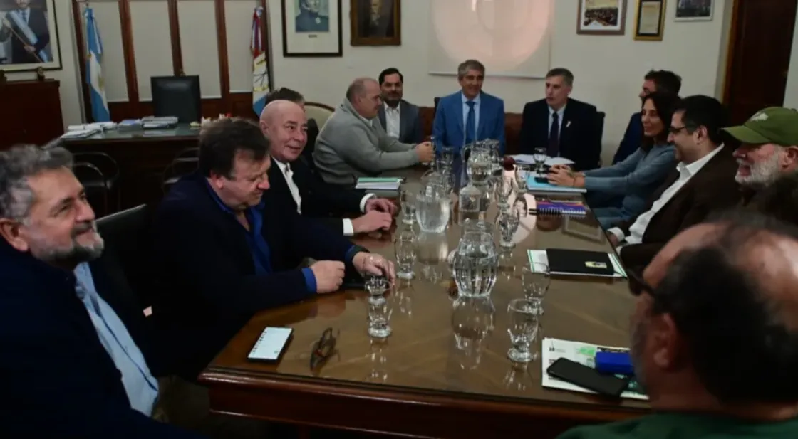 Paritaria estatal en Santa Fe: ATE y UPCN reclamaron una recomposición salarial y el Gobierno pasó la negociación a un cuarto intermedio