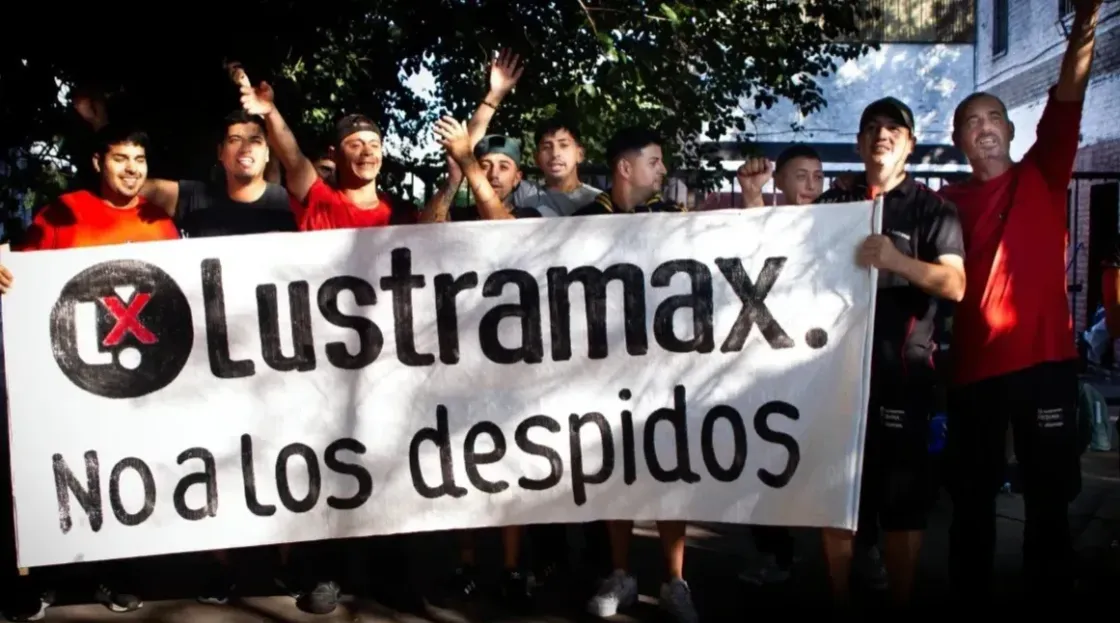 Escándalo en Lustramax: La empresa ofreció pagar las indemnizaciones con papel higiénico