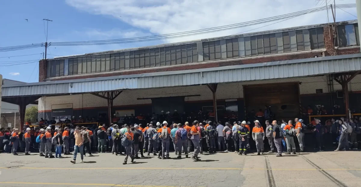 Conflicto en Acindar: La UOM Villa Constitución denuncia que la empresa violó el acuerdo y reactivó el plan de despidos
