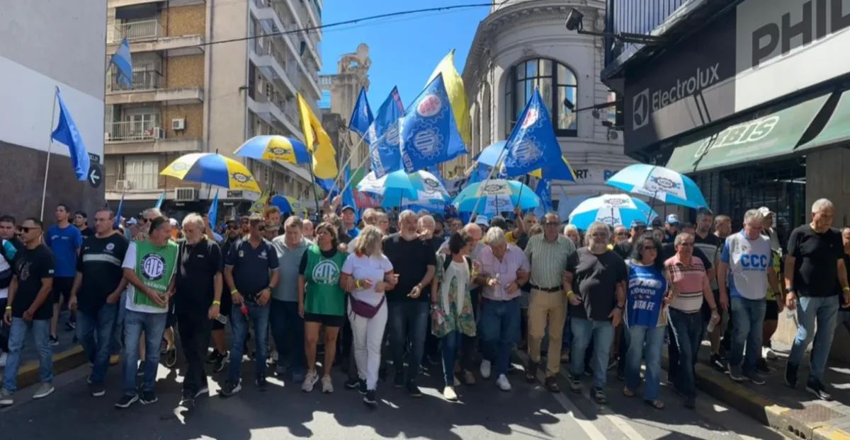 Comenzó la multitudinaria marcha contra la Reforma Laboral: "Rosario, centro de la resistencia gremial" 