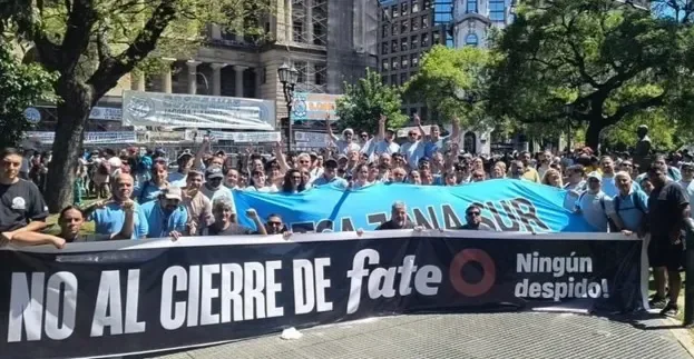 Represión en plena paritaria: la Policía cargó contra los trabajadores de Fate