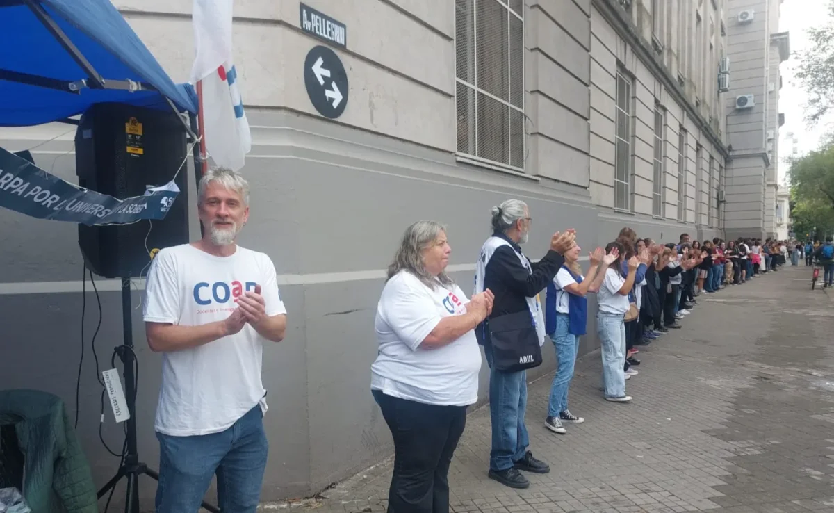 Conflicto Universitario: Comenzó el paro de una semana en la UNR y los docentes denuncian una "guerra contra los trabajadores"