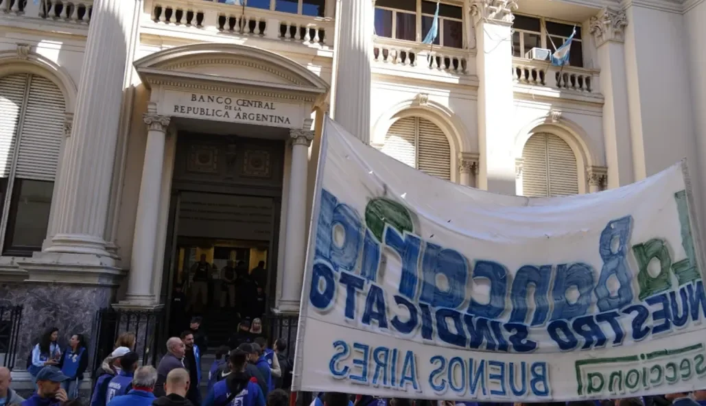 Alerta en el Banco Central: La Bancaria Rosario realiza asambleas hoy y para el lunes por el cierre de tesoros regionales