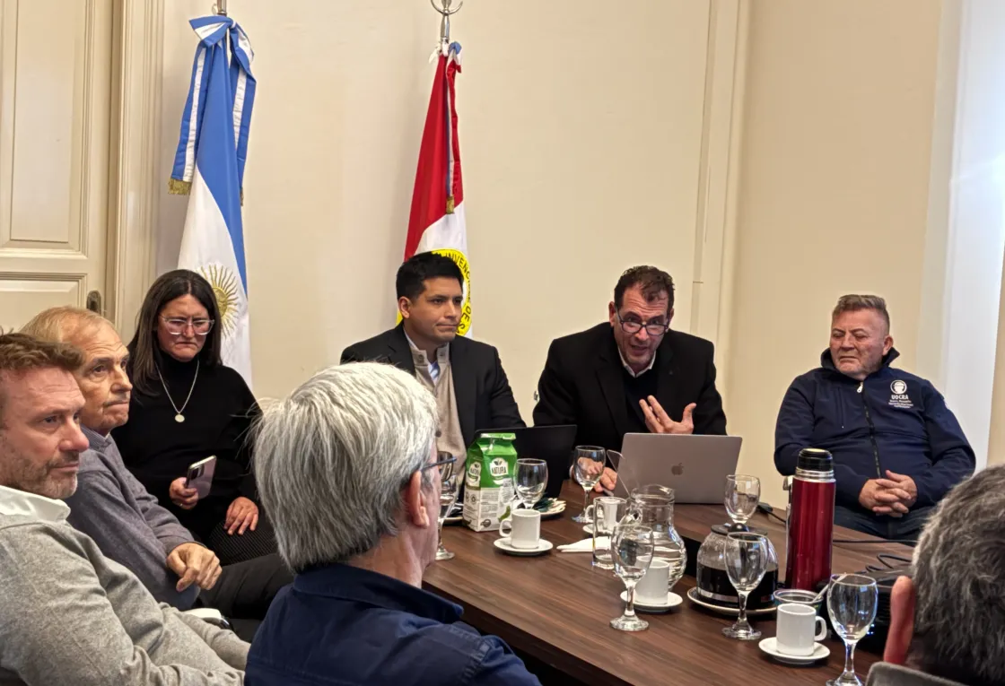 Mesa tripartita en Rosario: Estado, UOCRA y empresas coordinan acciones de prevención laboral