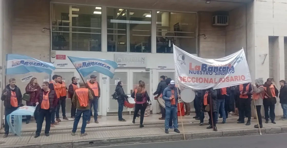 La Bancaria marchó contra un despido injustificado en Nación Servicios