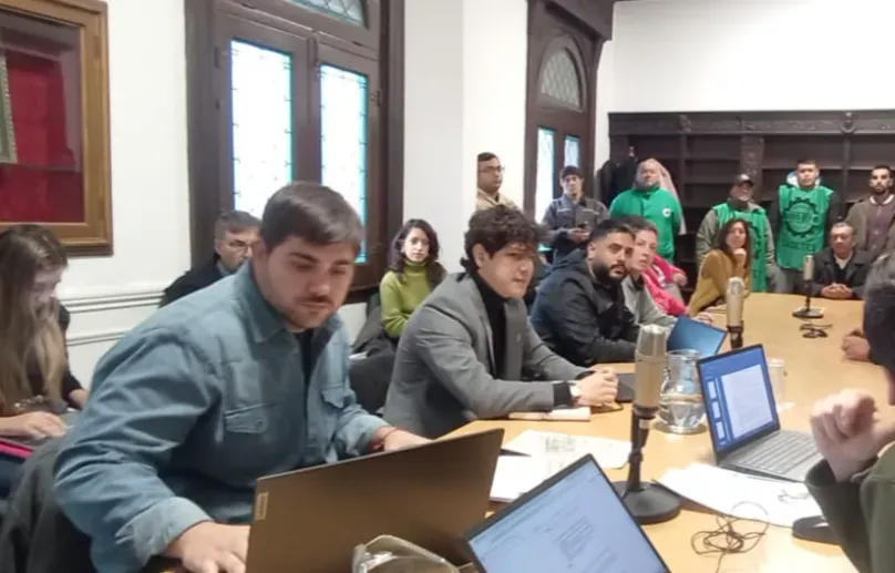 Los cadetes en el Concejo: Exigen actualizar una ordenanza de hace 25 años para regular a las aplicaciones