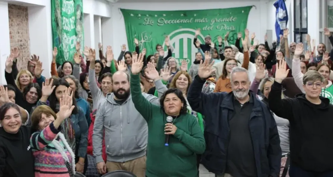 Asistentes escolares lanzan un plan de lucha y se movilizan por salarios e IAPOS