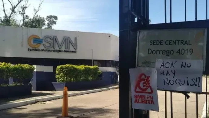 Presentan un amparo para frenar los despidos en el Servicio Meteorológico y evitar el colapso de las alertas