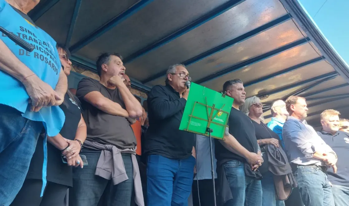 Masivo acto de la CGT Rosario por el Día del Trabajador: "Este gobierno quiere que dejemos de ser dueños de nuestras vidas”