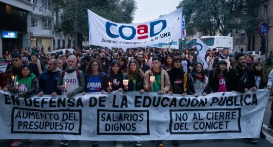 Apagón en la UNR: Los docentes arrancaron un paro por toda la semana y los no docentes definieron su propio cronograma de fuerza