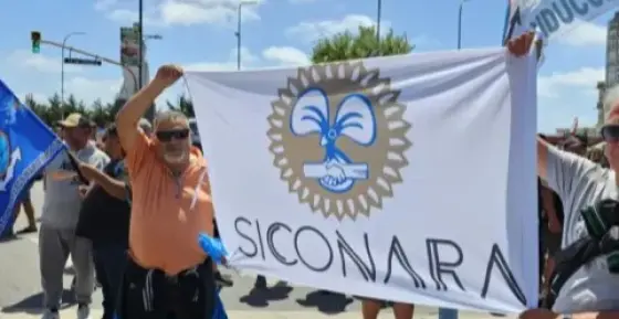 Conductores Navales cruzaron a Sturzenegger por la Hidrovía: "Detrás del discurso de competitividad se esconde la entrega de los ríos"