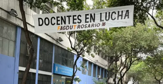 UTN Rosario: Renuncian docentes por sueldos de $220.000 y el gremio advierte sobre el quiebre de las obras sociales