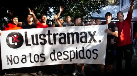Escándalo en Lustramax: La empresa ofreció pagar las indemnizaciones con papel higiénico