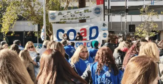 Docentes de la UNR: Impulsan un paro por tiempo indeterminado y peligra el inicio del segundo cuatrimestre