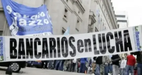 La Bancaria actualizó las escalas salariales y el sueldo inicial superó los 2,4 millones de pesos