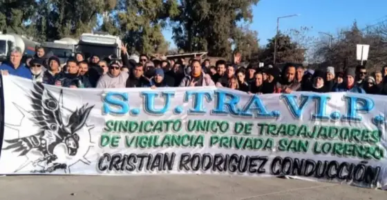 Vigiladores se movilizan a Celulosa en reclamo de un acuerdo salarial complementario