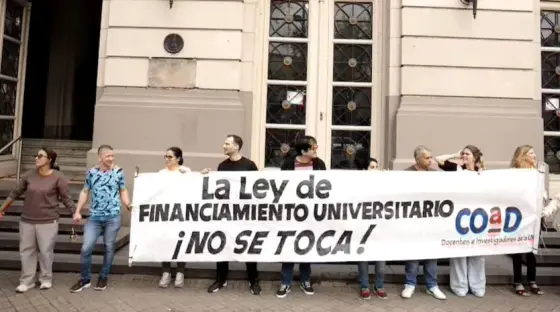 Docentes de la UNR propondrán tres semanas de paro y advierten con una huelga por tiempo indeterminado desde junio