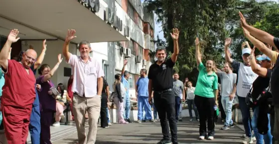 Trabajadores del PAMI Rosario concentraron frente al Policlínico II en defensa de la obra social y contra los despidos