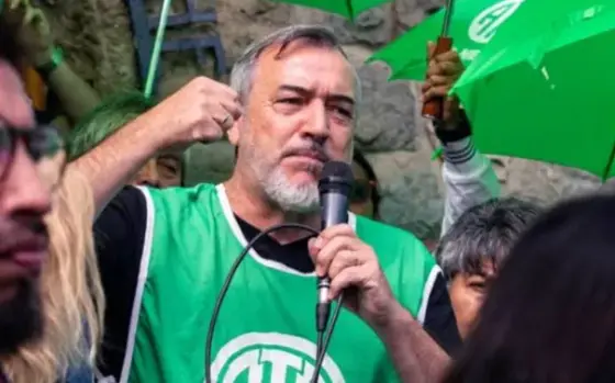 ATE exige dar de baja a los 249 familiares y amigos que Adorni nombró en el Estado
