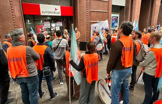 Conflicto en el Banco Supervielle: La Bancaria paró en Rosario contra los "despidos encubiertos" y la extorsión patronal