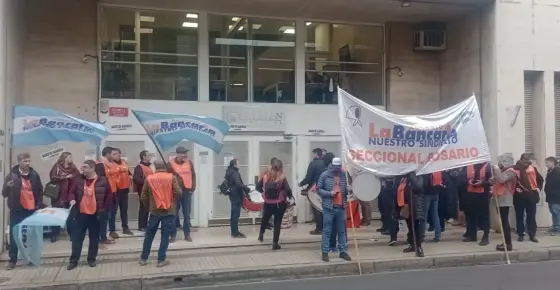 La Bancaria marchó contra un despido injustificado en Nación Servicios