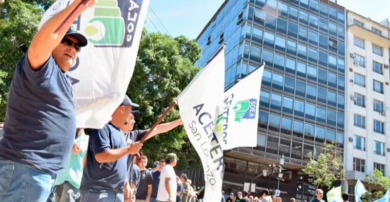 Aceiteros reclamaron un salario inicial de $2,3 millones en la primera reunión paritaria