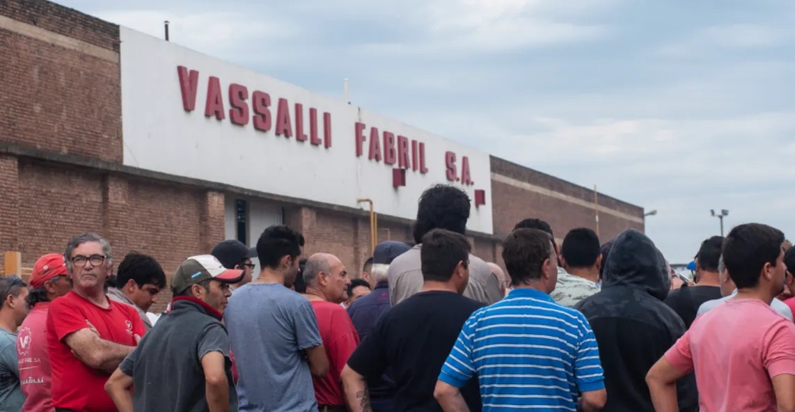 Vassalli presentó una propuesta tras meses de conflicto y los trabajadores decidirán en asamblea