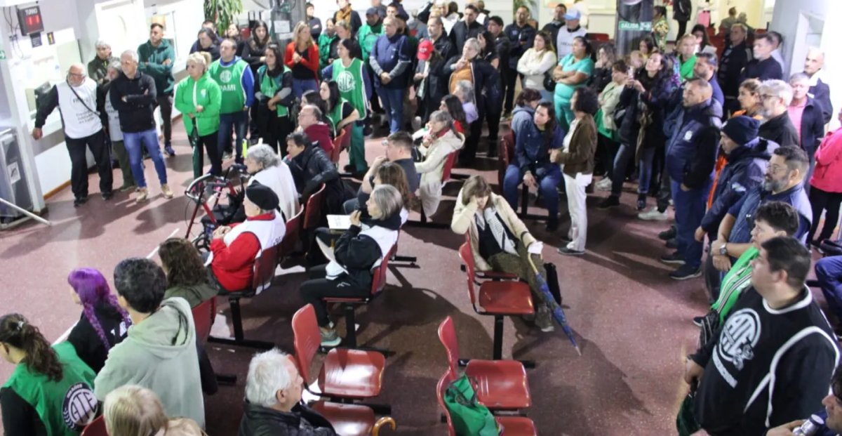 ATE instaló una “Carpa Negra” en PAMI Rosario por el despido de una delegada y denunció persecución sindical