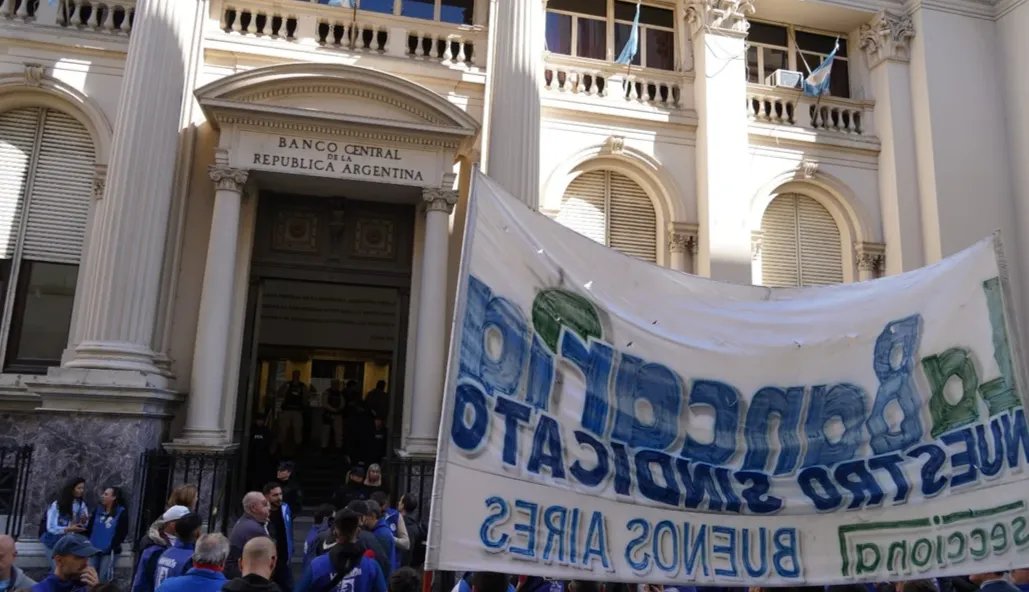 Alerta en el Banco Central: La Bancaria Rosario realiza asambleas hoy y para el lunes por el cierre de tesoros regionales
